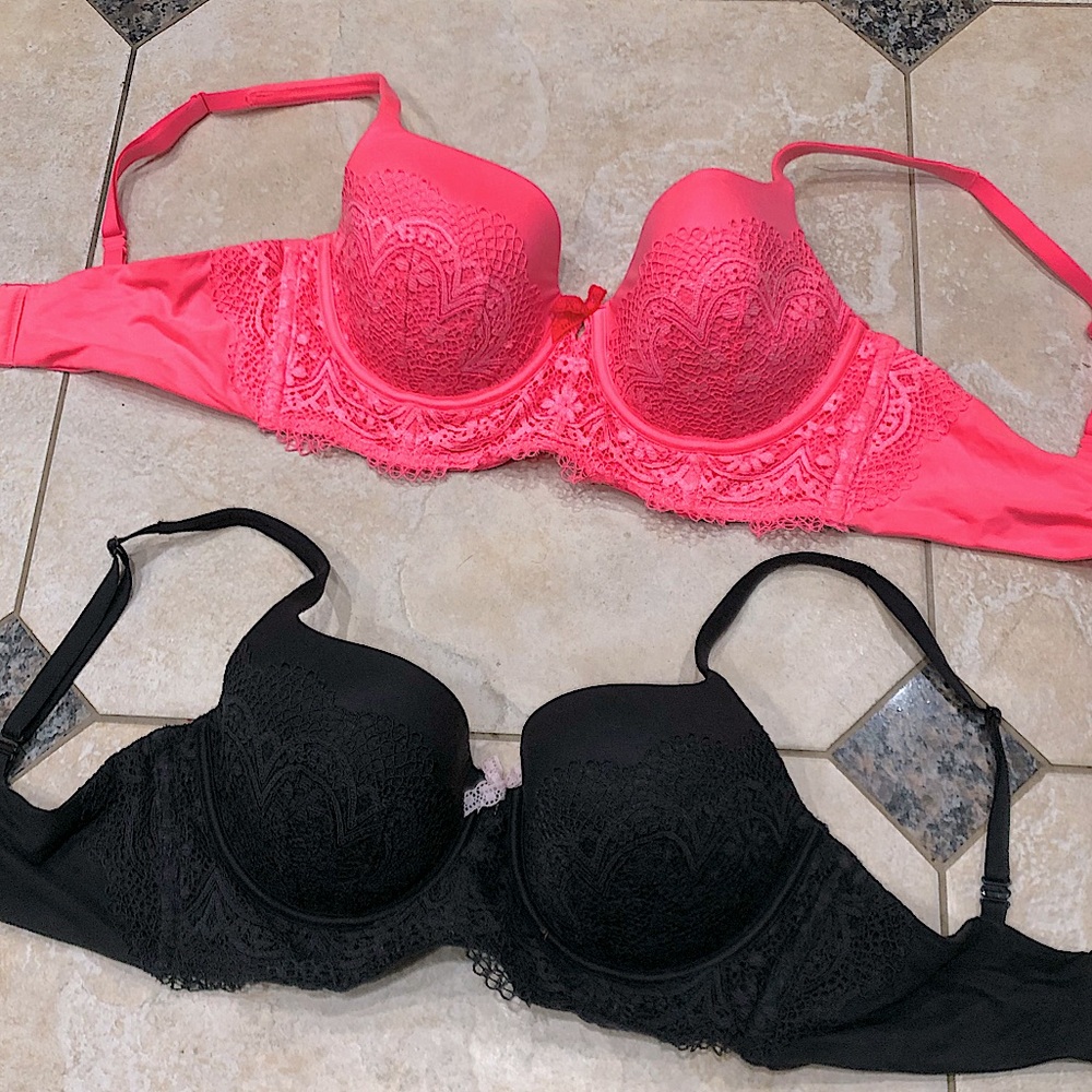 Victoria’s Secret 2 bra set 36D.